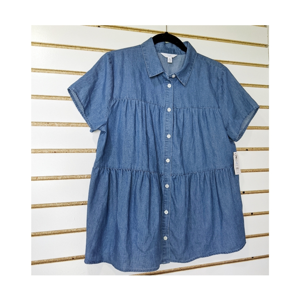 Time and Tru Tiered Button Front Top